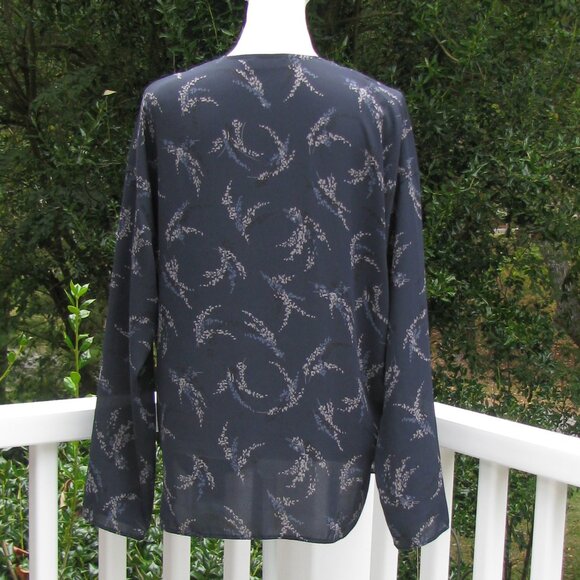 VINCE Sprig Floral print v neck top shirt blouse Large pullover luxury style - Picture 7 of 7